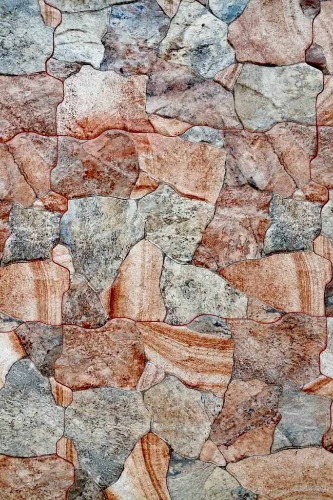 Detailed close-up texture of a vibrant stone wall in San Salvador, showcasing natural patterns.